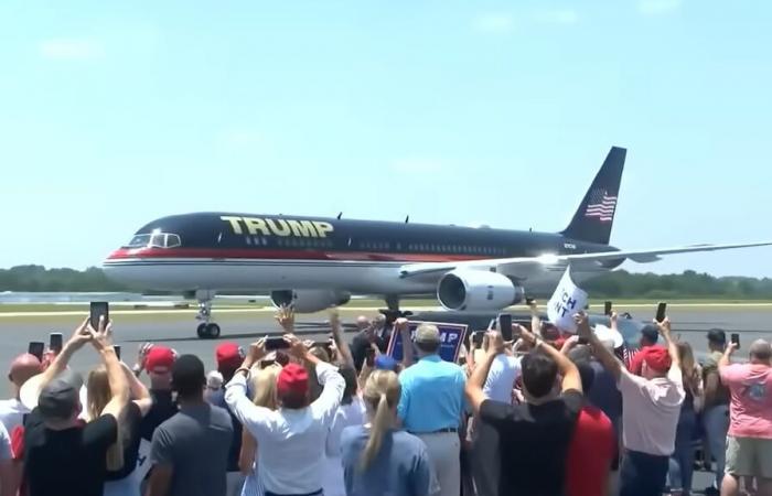 Placcato in oro, voragine finanziaria, atterraggio d’emergenza… Quattro cose da sapere sul Boeing 757 privato di Donald Trump