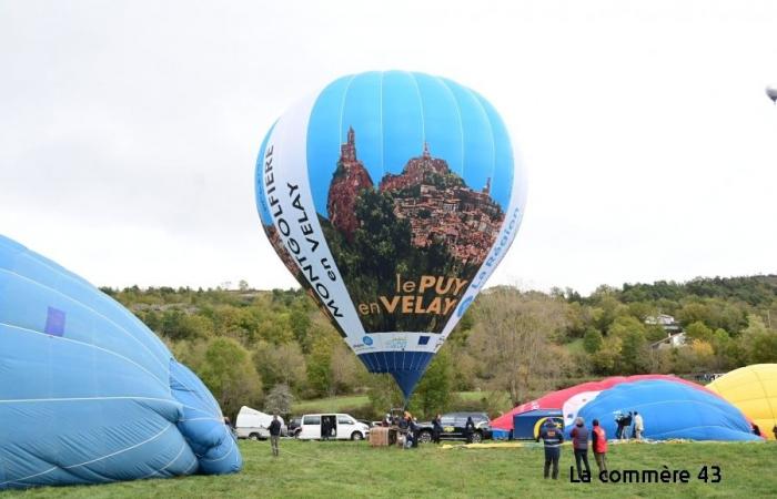 Guarda in alto, 50 mongolfiere stanno atterrando su Velay