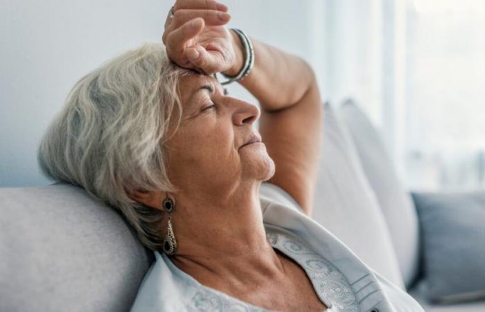 Essere spesso stanchi durante il giorno potrebbe essere un segnale di allarme di demenza