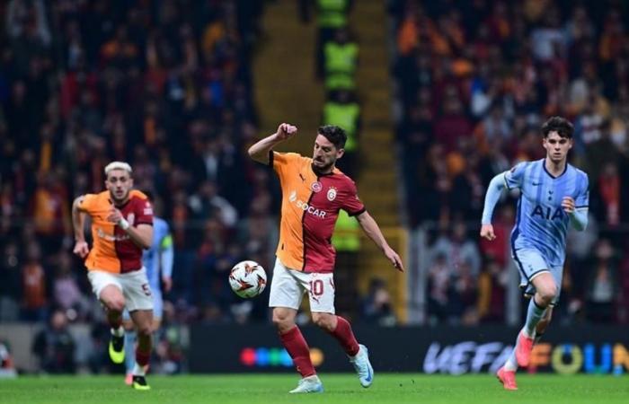 Bellissimo gol di Yunus Akgün nella partita Galatasaray – Tottenham! Osimhen ha ottenuto il primo risultato nella sua carriera