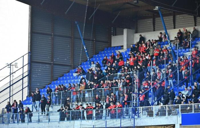 Aggressione a un agente di polizia durante la partita Auxerre-Rennes: fino a un anno di carcere per due tifosi