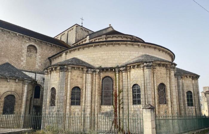 un sospetto denunciato dopo l'incendio in una chiesa dichiarata patrimonio dell'UNESCO