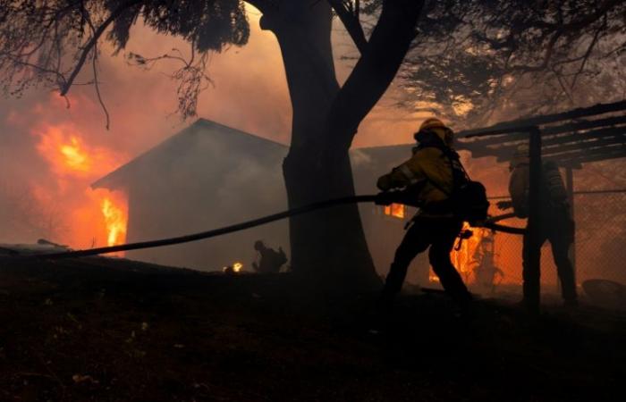 Più di cento case distrutte da un grande incendio vicino a Los Angeles – 08/11/2024 alle 04:53