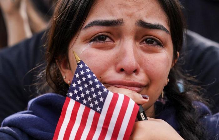 il sorriso di Kamala Harris, le lacrime dei suoi sostenitori