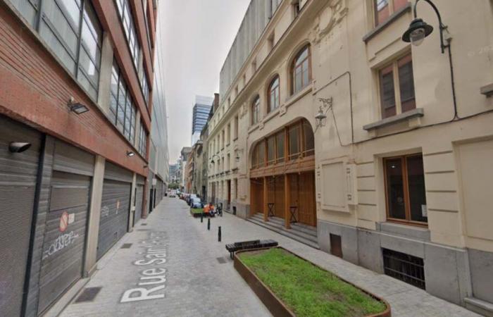 Uno studente accoltellato a morte a Bruxelles nei pressi di rue Neuve: due sospettati si sono avvicinati alla vittima per una sigaretta