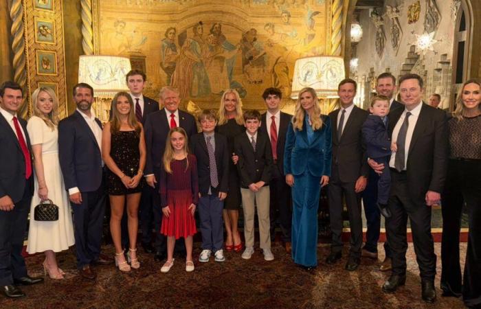 Elon Musk appare nella foto di famiglia di Donald Trump