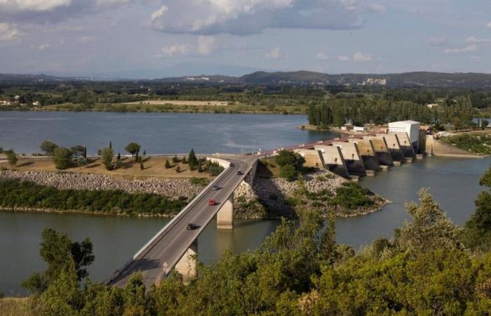 la strada rimane chiusa durante il giorno