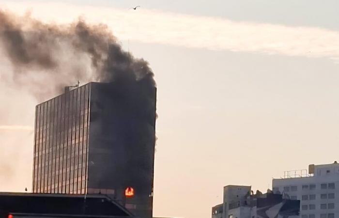 Casablanca: impressionante incendio nella Torre Atlas, in avenue des FAR