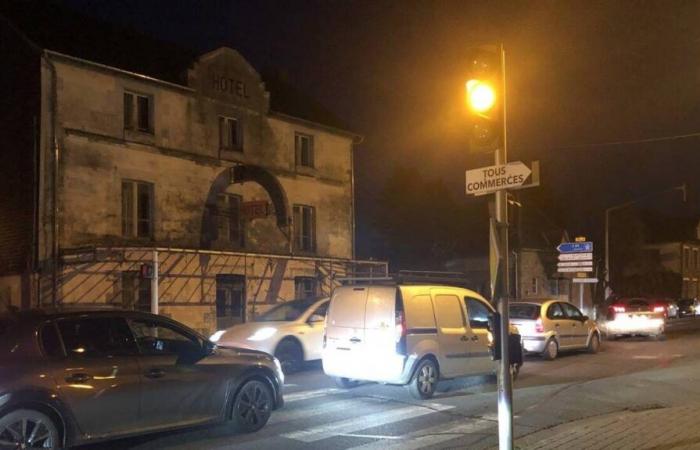 residenti locali esasperati dai lavori sulla A84 in questo villaggio del Calvados