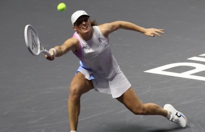 WTA Masters: Swiatek vince, ma deve aspettare