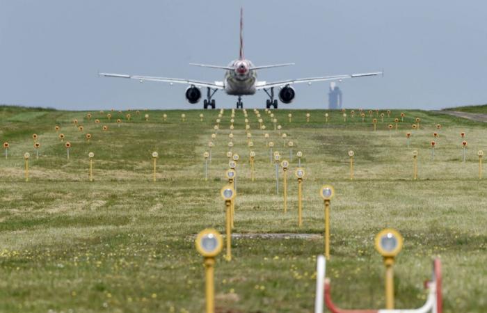 Aerei rimasti a terra a causa dello sciopero dell'aeroporto