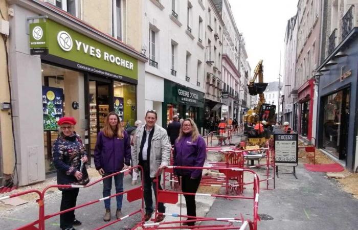 Cherbourg-en-Cotentin. Il cantiere della strada pedonale a metà