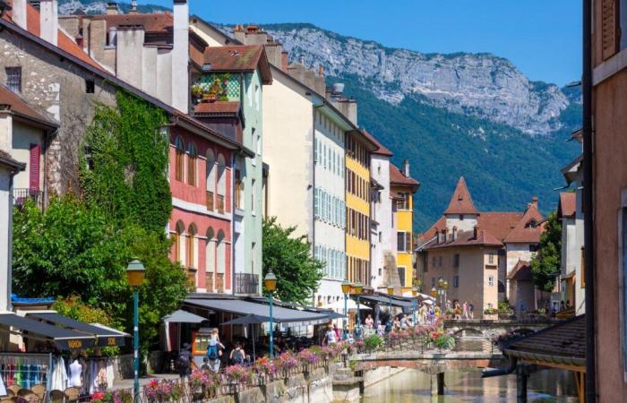 Annecy, sopraffatta dalle strutture turistiche ammobiliate, “riossigenerà” il suo centro storico