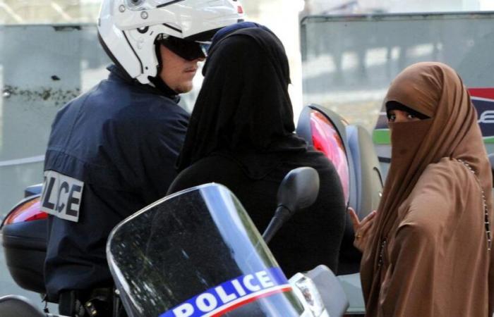 Passamontagna, cappuccio, burqa… Vicino a Nizza, un sindaco emette un'ordinanza che vieta qualsiasi occultamento del volto