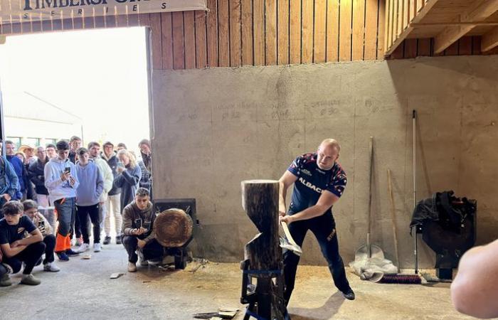 Per i Campionati del mondo di Timbersports, le squadre francese e australiana si sono allenate ad Ariège