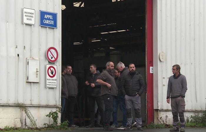 Questi 123 dipendenti devono continuare a lavorare mentre la loro fabbrica è chiusa