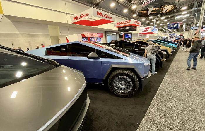 SEMA 2024 giorno 2: veicoli eccezionali e una tonnellata di Tesla Cybertruck