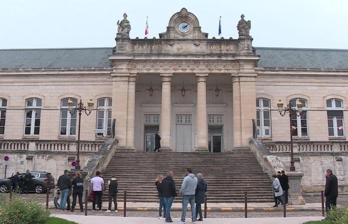 due sostenitori condannati al carcere flessibile