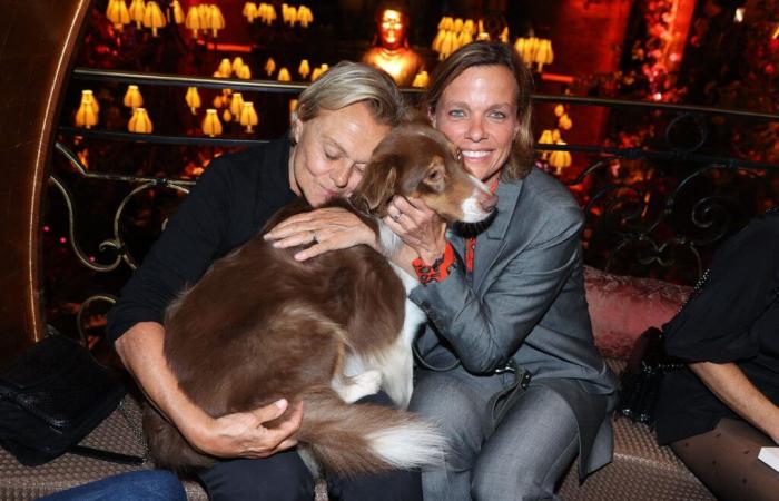 Muriel Robin e sua moglie Anne Le Nen, gaga per la loro adorabile palla di pelo Poupy