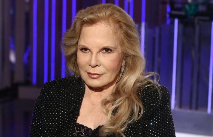 A 80 anni, Sylvie Vartan si trasforma in una star di Hollywood con il suo colore di capelli rigenerante