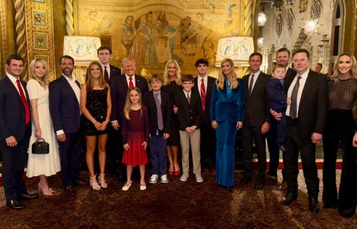 Dopo la vittoria di Donald Trump, molti hanno notato un'anomalia in questa foto di famiglia