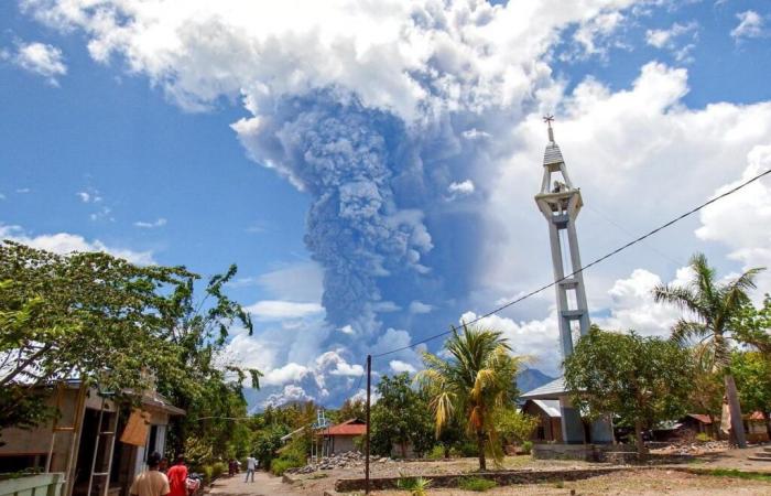 nube di cenere di quasi 8 chilometri in una nuova eruzione del vulcano Laki-Laki