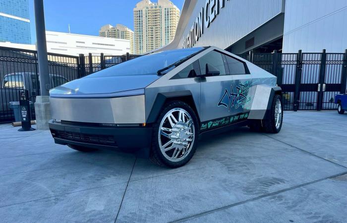 SEMA 2024 giorno 2: veicoli eccezionali e una tonnellata di Tesla Cybertruck