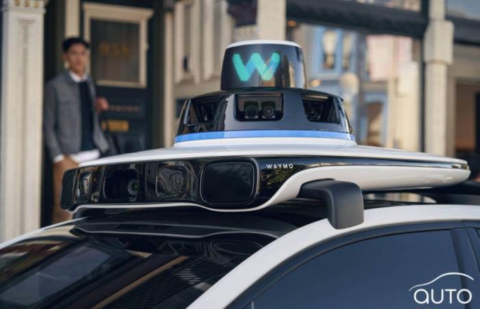 Congestione di quattro veicoli Waymo a guida autonoma | Novità automobilistiche