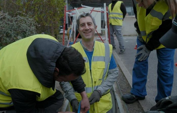 François Ruffin e Gilles Perret filmano la tournée proletaria in Francia di una Crudelia preppy