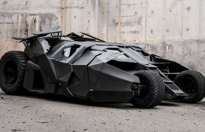 Vendo Batmobile del film “Il Cavaliere Oscuro”.