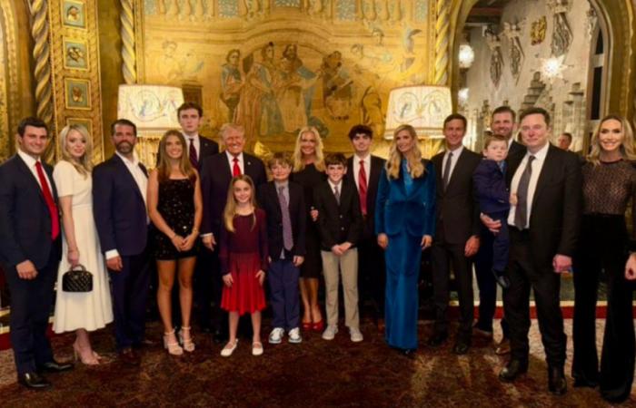 Elezioni presidenziali americane: Elon Musk nella foto di famiglia di Donald Trump, ma non Melania