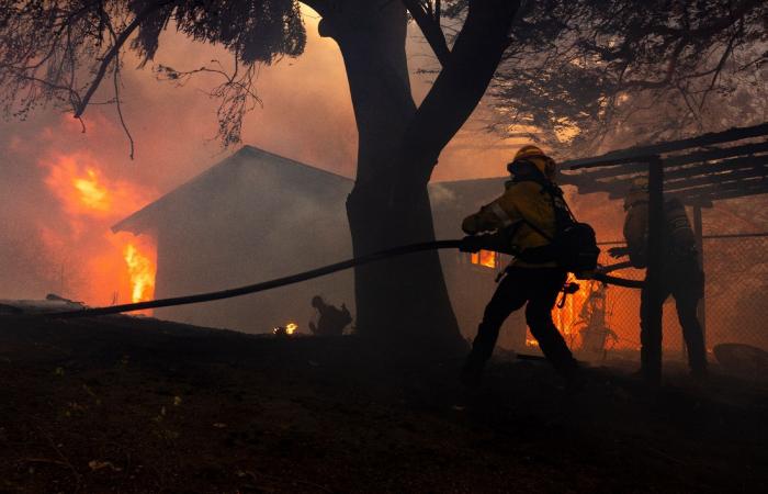 Migliaia di persone minacciate da un incendio vicino a Los Angeles