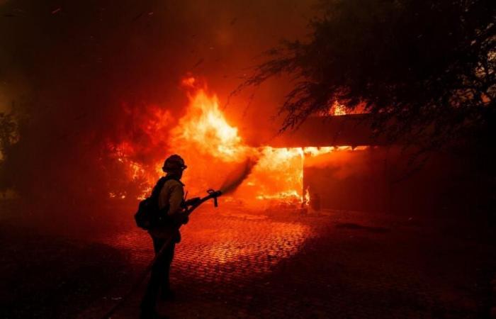 migliaia di persone minacciate dal “Mountain Fire” vicino a Los Angeles