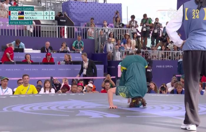 derisa durante le Olimpiadi, la B-girl australiana Raygun ferma la competizione