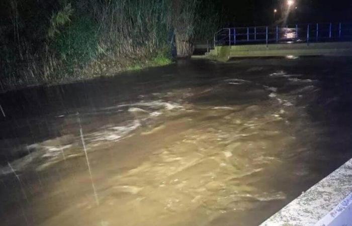 Un uomo è stato tratto in salvo da una proprietà agricola a Port de la Selva allagata dall’alluvione