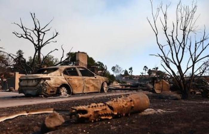 [EN IMAGES] Più di un centinaio di case distrutte da un enorme incendio vicino a Los Angeles