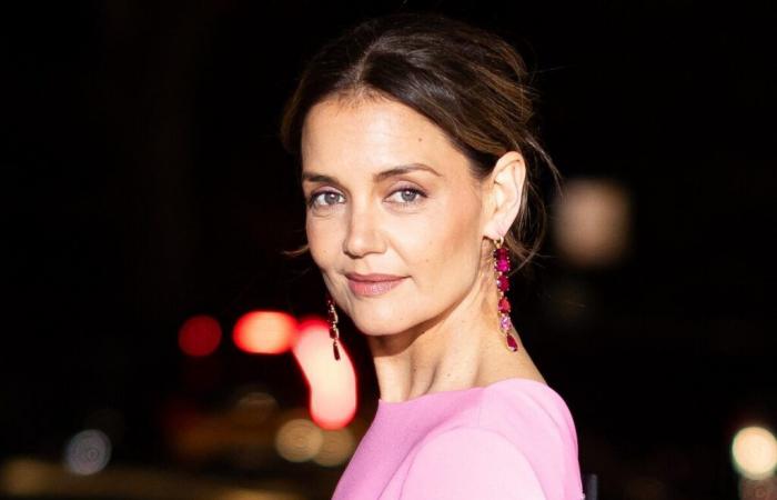 Ancora una volta Katie Holmes dimostra il suo senso dello stile con un look colorato