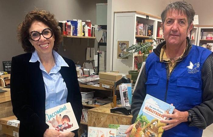 È possibile offrire un libro per bambini ai bambini svantaggiati presso la libreria La Promenade au Phare di Agde.