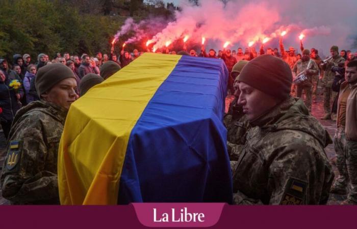 Omaggio a Kiev a due soldati che si innamorarono e morirono insieme al fronte (FOTO)