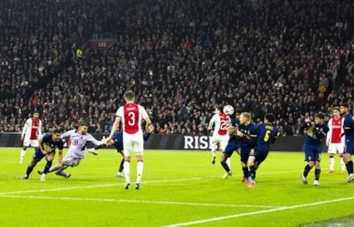 Ad Amsterdam scoppia la violenza a margine della partita tra Ajax e Maccabi Tel-Aviv, Benjamin Netanyahu invia due aerei di soccorso