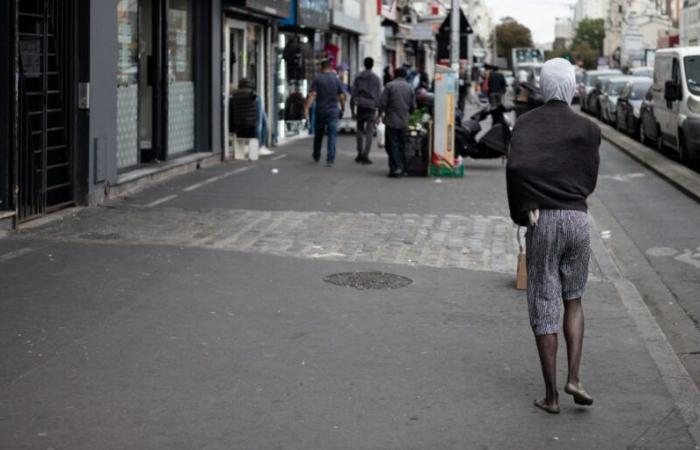 nel 19° arrondissement di Parigi, dipendenti scortati da guardie di sicurezza ai trasporti pubblici