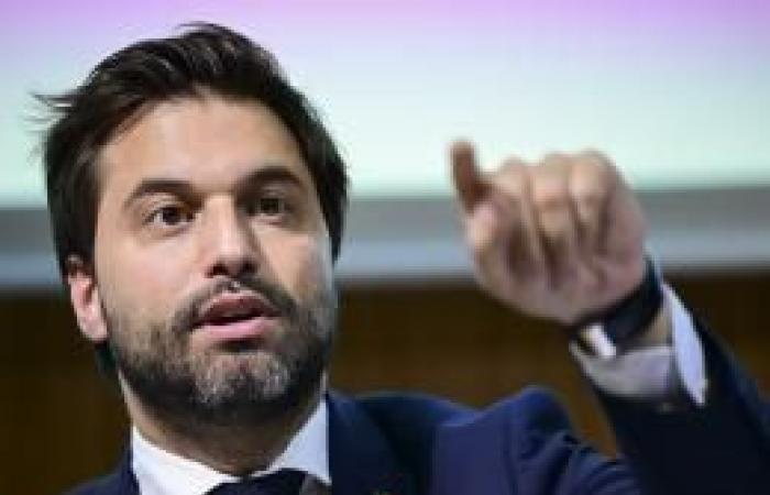 il presidente del CD&V Sammy Mahdi favorevole ad una coalizione dell’Arizona con Vooruit e senza l’Open VLD, “dobbiamo cercare una maggioranza stabile”