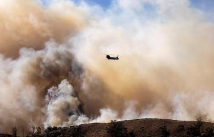 [EN IMAGES] Decine di case distrutte da un enorme incendio vicino a Los Angeles