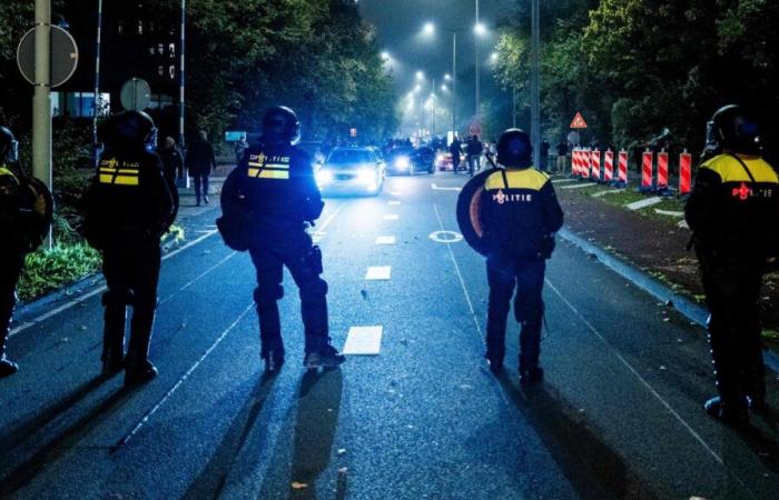 Violenze, arresti, rimpatrio dei tifosi israeliani: cosa è successo dopo una partita di calcio ad Amsterdam