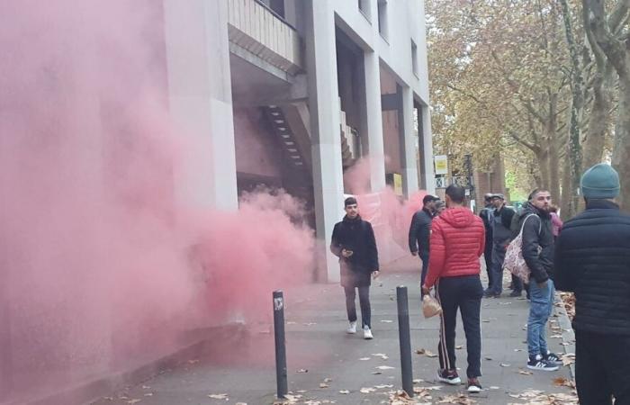 I commercianti bloccano gli ingressi alla sede del Métropole a Grenoble