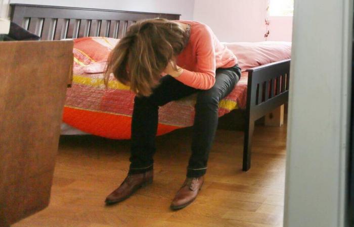 accusa il suo amante di stupro per non aver confessato la sua relazione adultera al suo partner