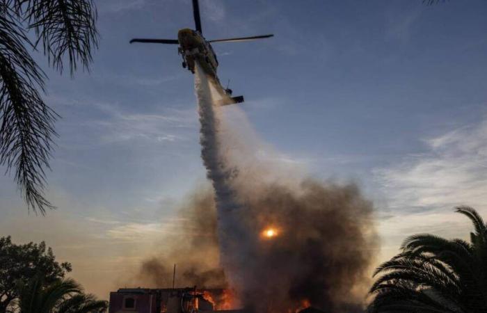 Più di un centinaio di case distrutte da un grande incendio nell'area di Los Angeles