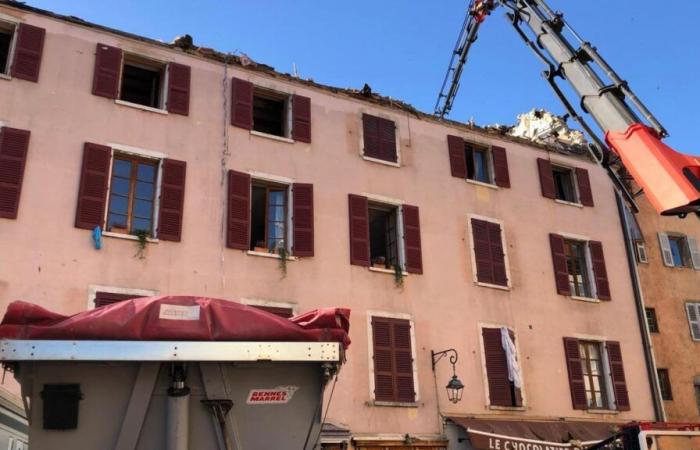 Incendio ad Annecy: terminata la bonifica dell'incendio, evacuate oltre 500 tonnellate di detriti