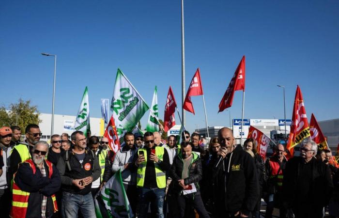 centinaia di manifestanti contro la chiusura delle fabbriche di Cholet e Vannes, insultato il ministro dell'Industria