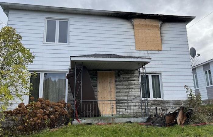 Un edificio di tre unità danneggiato da un incendio ad Alma